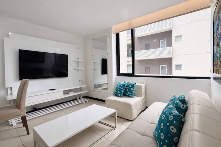 Modern 2 Br Apt On The 14th Floor Includes Parking - Guayaquil