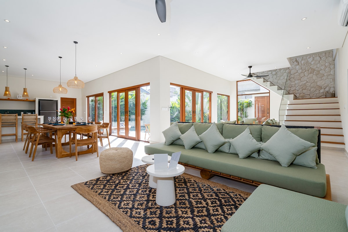 Villa in Kediri · ★5.0 · 3 bedrooms · 3 beds · 3 baths, сопоставимый объект Airbnb