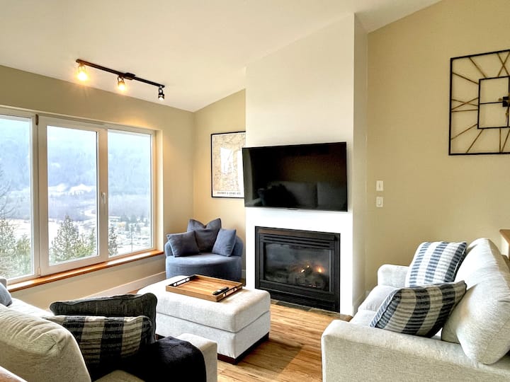 Lakeview Retreat With Fire Table And 2 Balconies - Sicamous