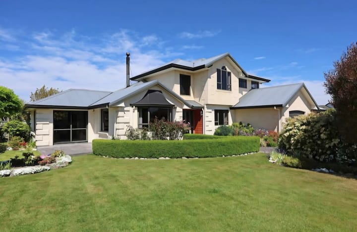 Relaxed Family Getaway With Garden & Fireplace - Oamaru
