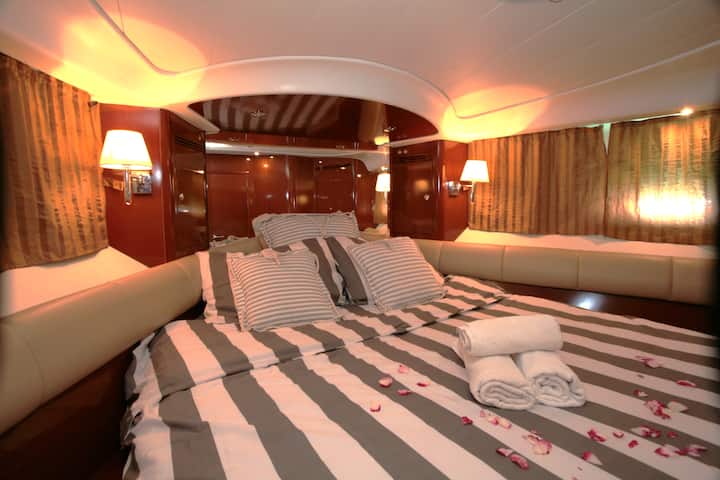 Master Bow-cabin & Guest Cabin -Ensuite Bathrooms - Portorož