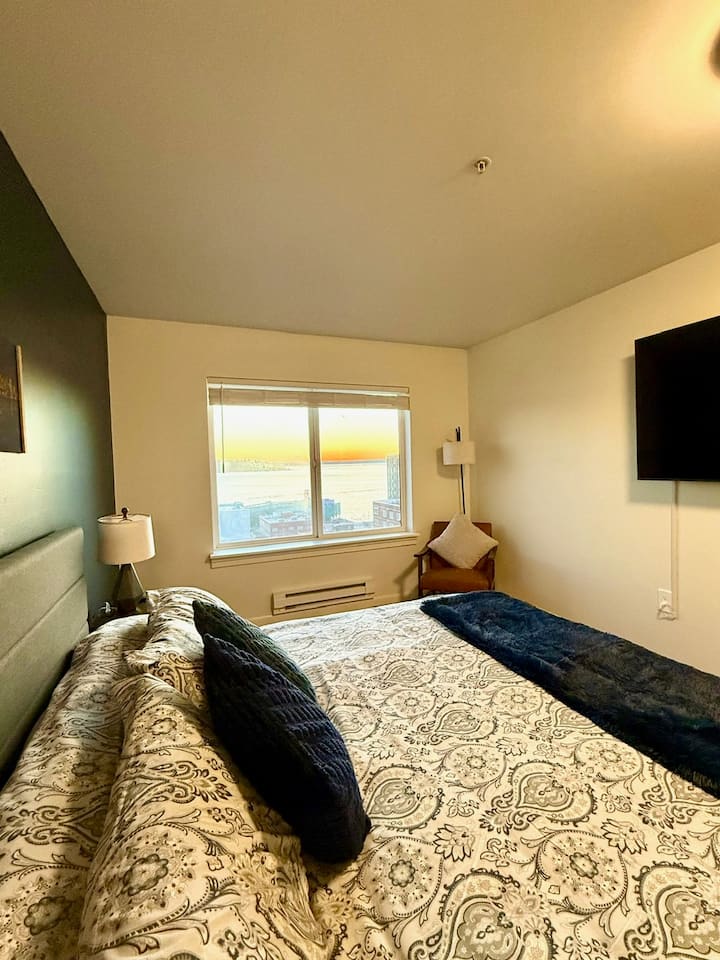 Elegant Penthouse On Two-floors With Oceanview! - Seattle, WA