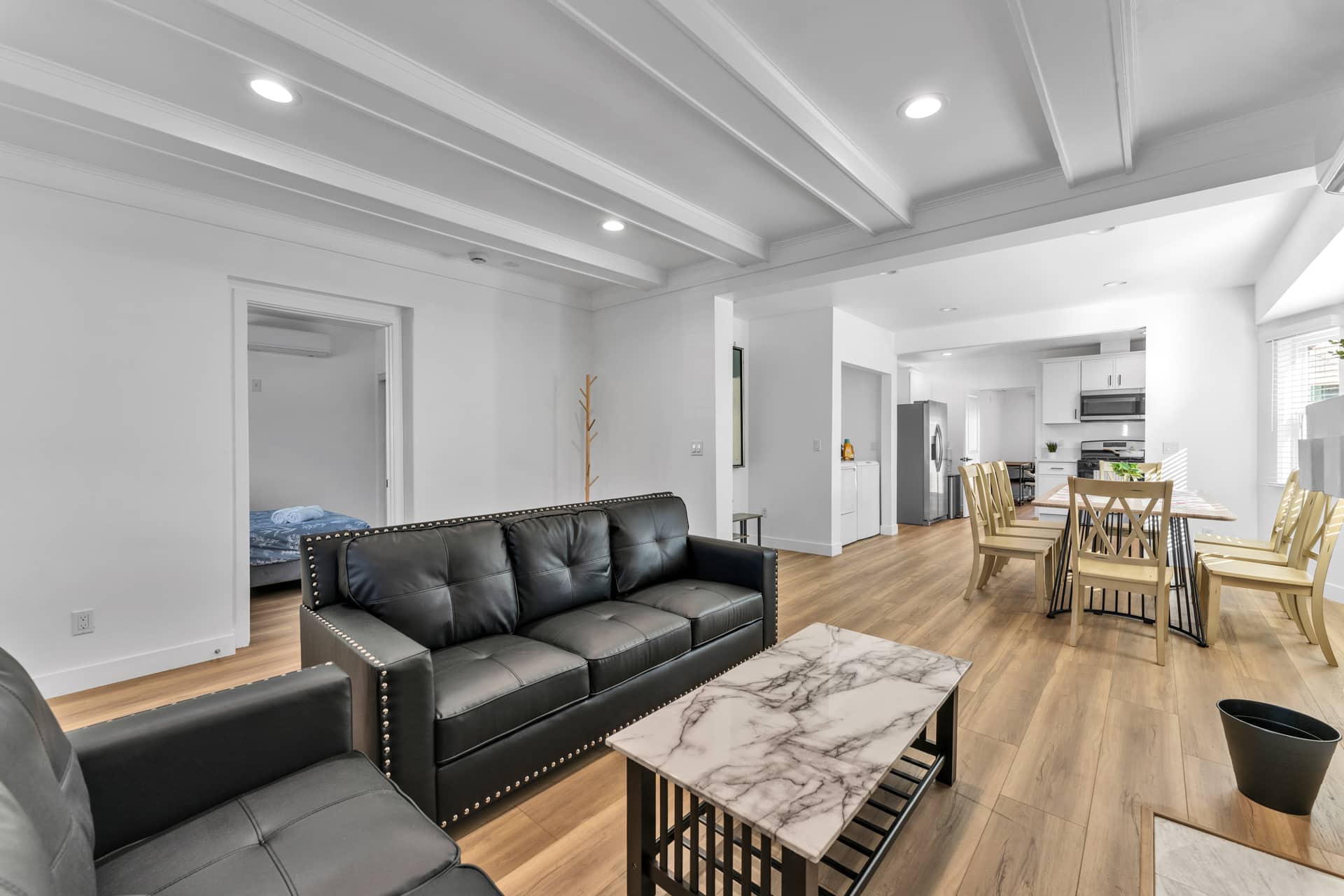 S Modern 4BR Retreat |5 Beds| Close to USC & DTLA