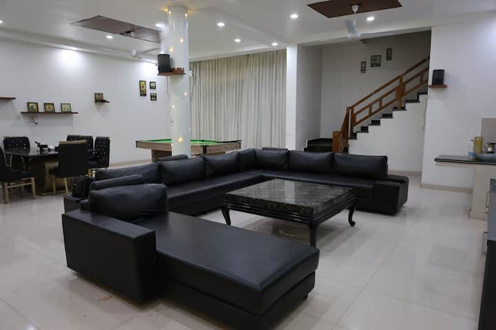 Entire Villa With Pool, Tt And 8 Ball Pool! - Amritsar