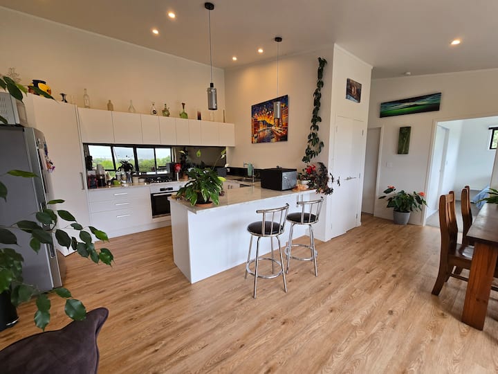 Room With Stunning Ocean Views! - Waipu