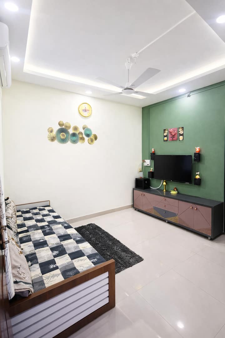 Chetan Niwas, Comfortable 1bhk, Central Place. - Solapur