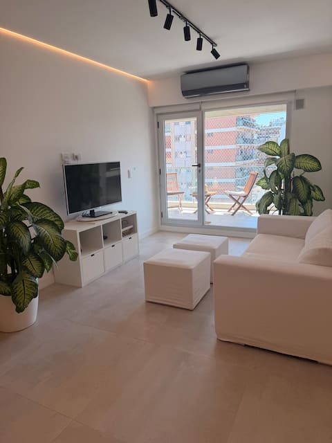 Top Airbnb: Elegance and Design on V. Urquiza in Comuna 12