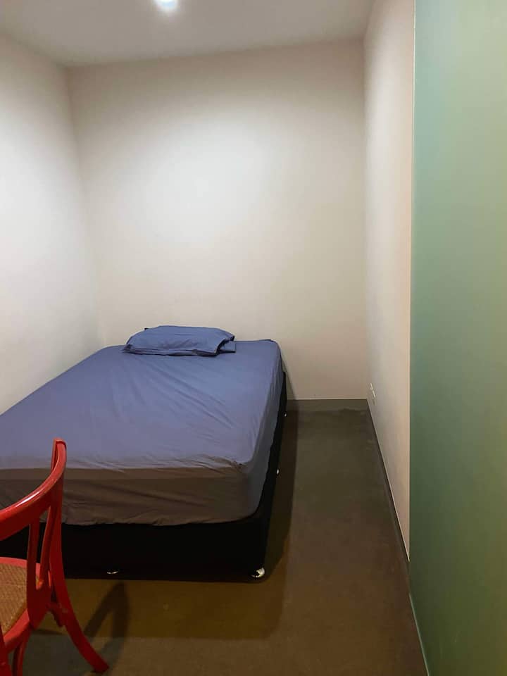 საძინებელი 1