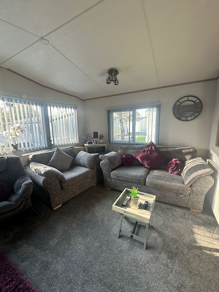 Gorgeous Dog Friendly Caravan Sleeps 6 - Yorkshire