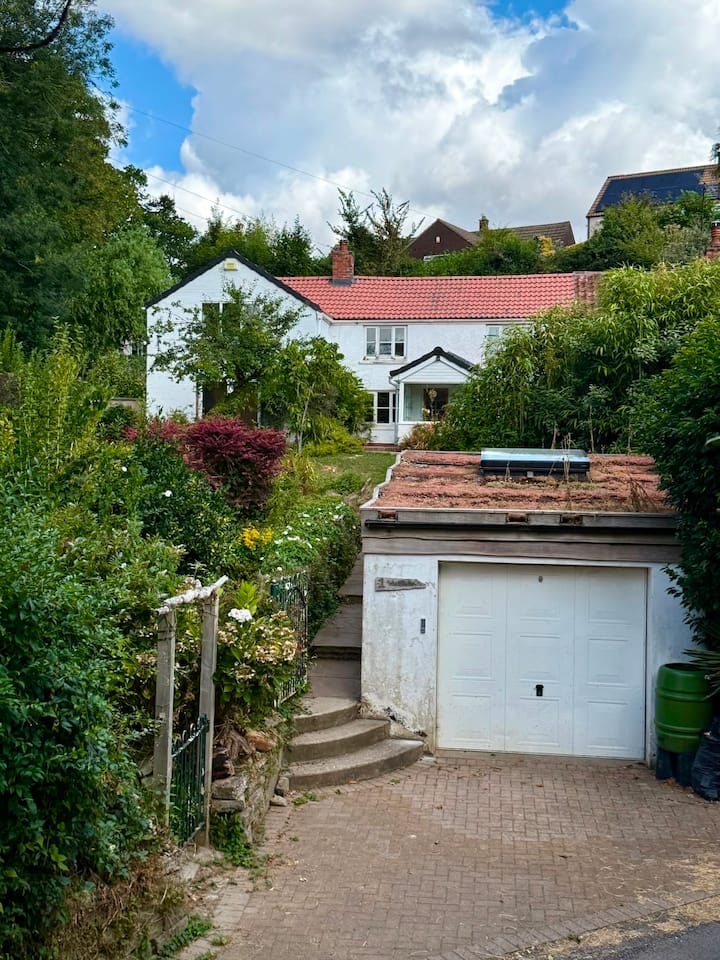 Cherry Plum Cottage - By The Tor - Glastonbury