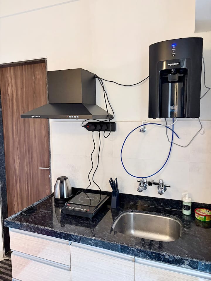 The Black Pearl Getaway|private|ac|couplefriendly - Pune