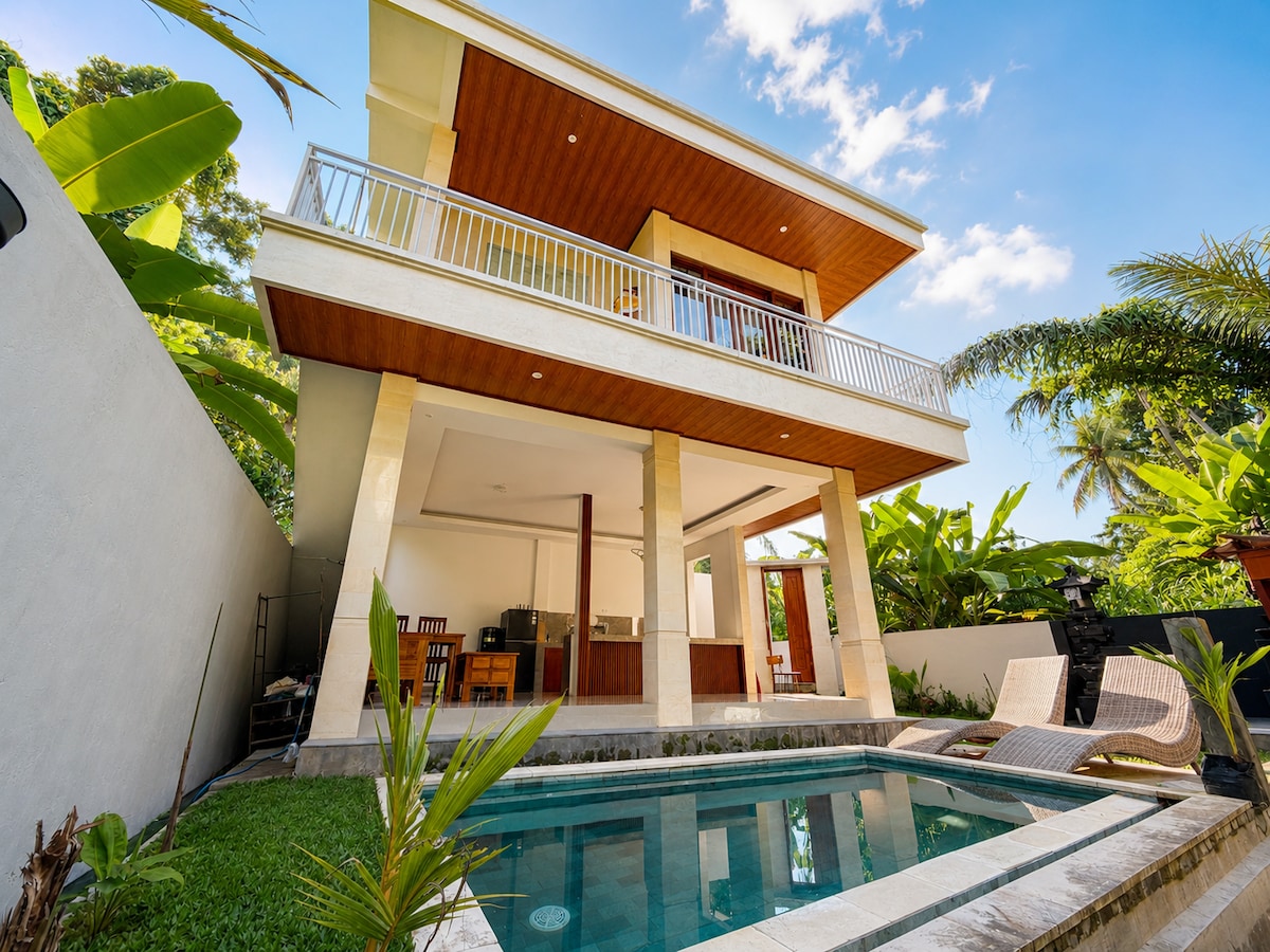 Home in Ubud · 1 bedroom · 1 bed · 1 private bath, comparable Airbnb