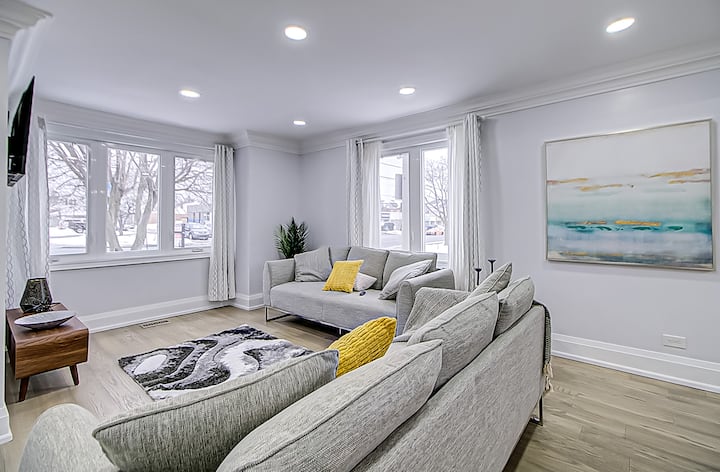 4 Bedroom Duplex House, 25 Minutes To Downtown - Toronto, ON