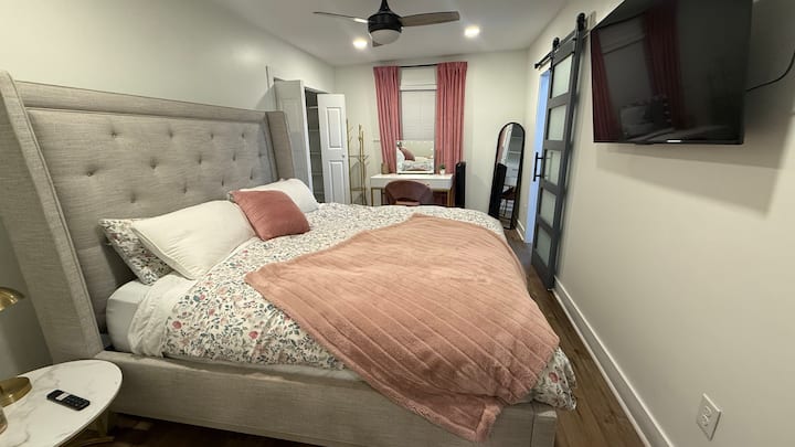 Cozy Home Near Downtown Greenville - Greenville, SC