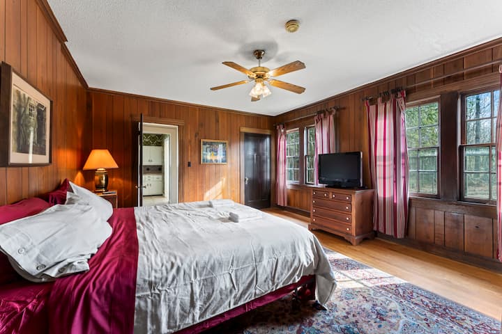 Historic Riverside Estate Lodge - Townsend, TN