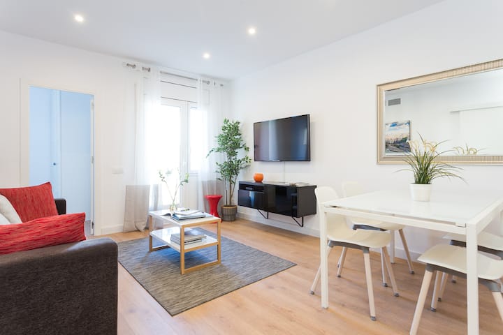 Great 4 Bedroom Apartment Sagrada Familia - La Barceloneta