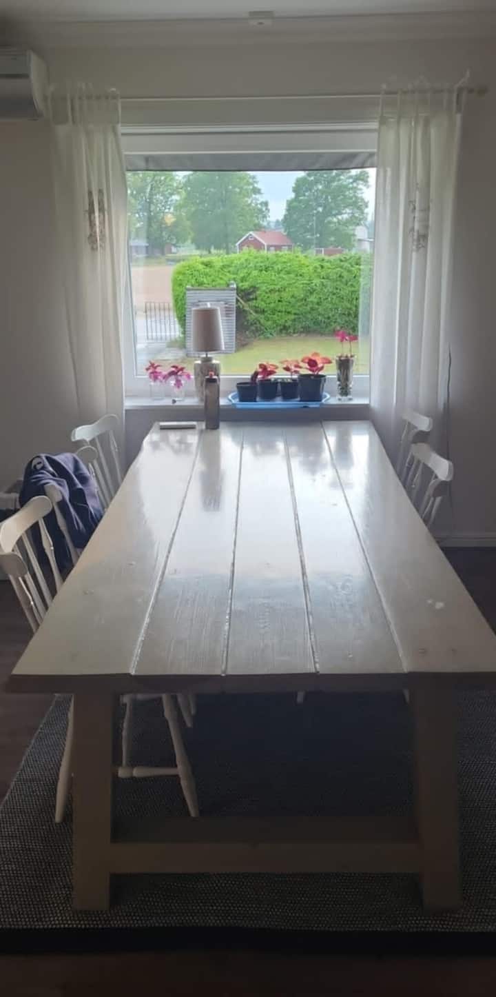 Lantligt, Men Nära Bekvämligheter - Hultsfred
