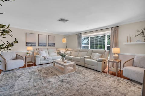Top performing Airbnb: Luxury Family Friendly, Pool, Hot Tub, King Beds in Southgate