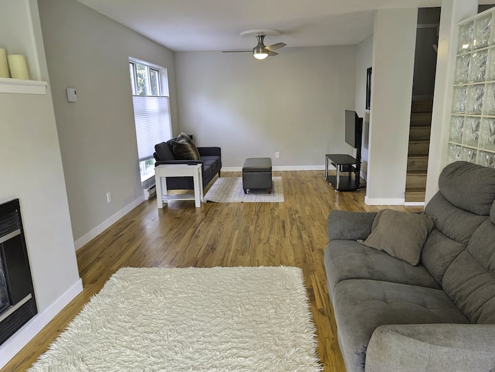 Walkable 3 Bedroom Home In Victoria Bc - Victoria