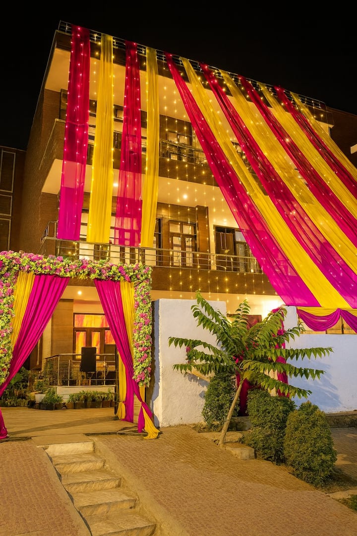 12 Bhk Entire House For Marriages On Main Road - Gurgaon