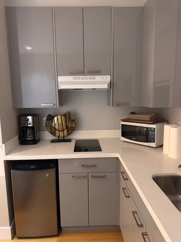 Closest Place To Fifa On North Shore Modern - 西溫哥華