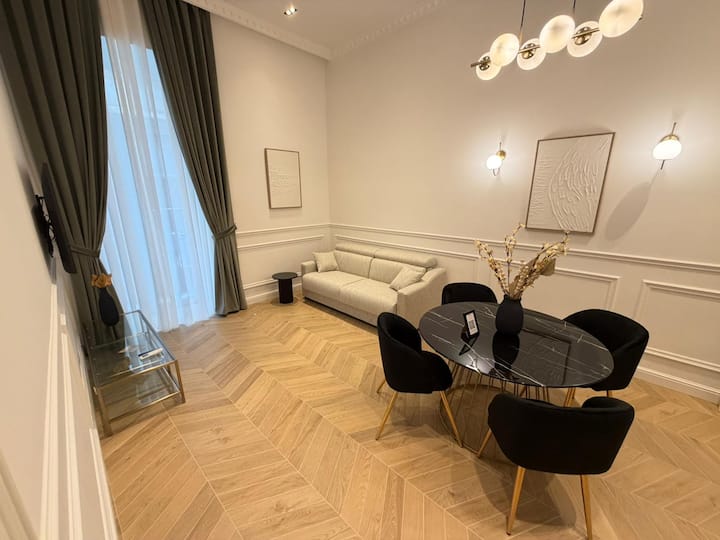 Mater Suites 2 |Tribunali: 2 Rooms (Br+kitchen) - Napels