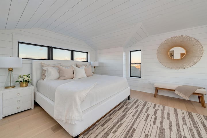 Serendipity at the Shore | Luxury Home Sleeps 22 - Houses for Rent