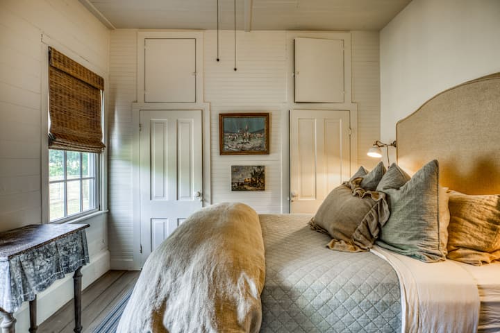 A beautifully styled bedroom with a plush, inviting bed—made for unwinding after a full day of antique hunting in Round Top. Thoughtful details, cozy linens, and a boutique-hotel feel ensure you rest as well as you shop.