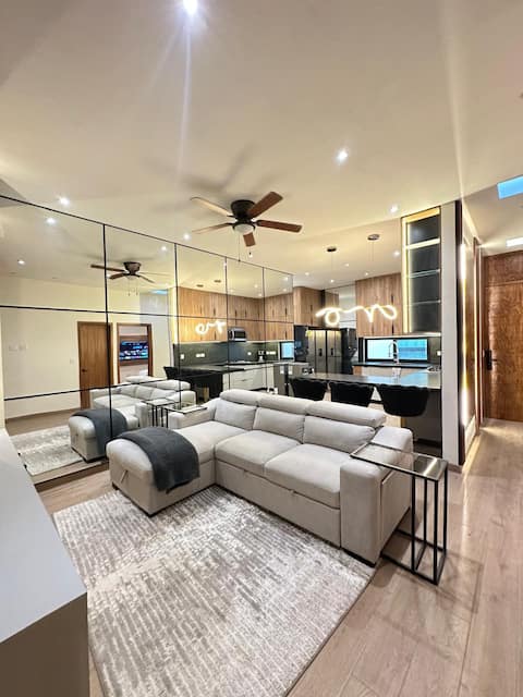 Propiedad de Airbnb exitosa: Modern 2BR/2B Gem in Torreón; Spacious & Stylish en Torreón