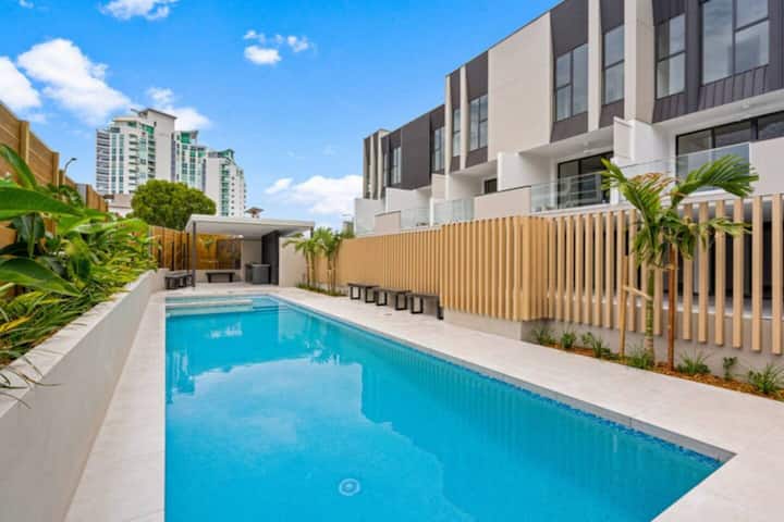 Southport Central Boutique Stay - Space & Fun! - Nerang