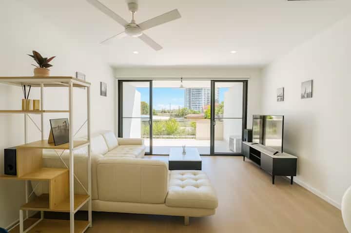 Southport Central Boutique Stay - Space & Fun! - Nerang