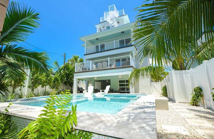 Siesta Key Luxe W/ Pool, Rooftop & Steps To Beach - Sarasota, FL