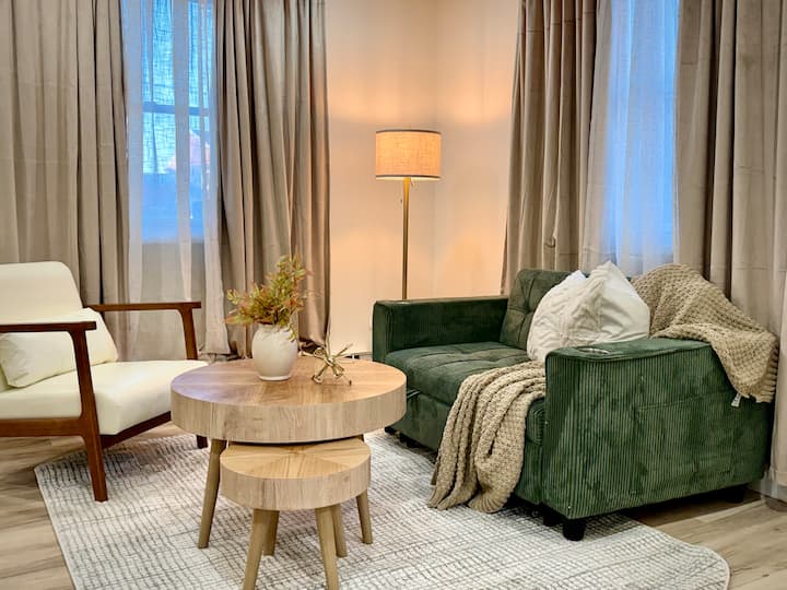 New Utica 4br. Duplex Near Wynn & Nexus | Wifi - Utica, NY