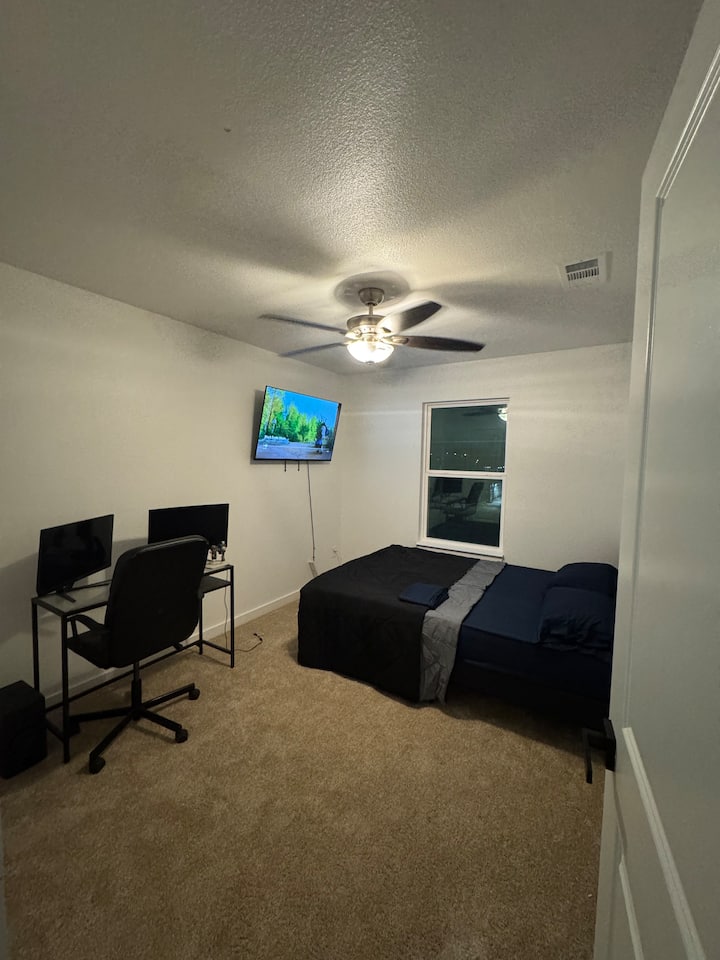 Luxury Room, Downtown Dallas Access - Dallas, TX