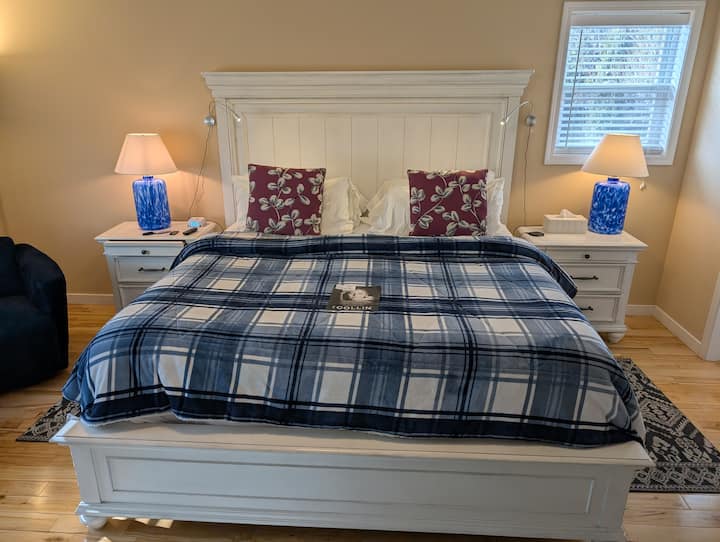 Mountain King Bedroom - Peachland