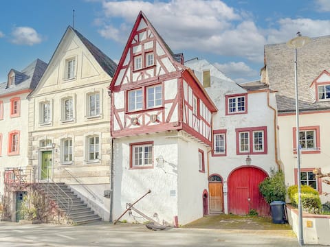 Successful Airbnb property: Cozy half-timbered house direct at the Moselle in Bernkastel Kues