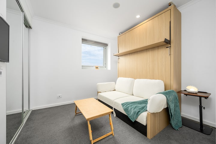 Bellview Bright | Balcony | City View | 50m Train - Northland