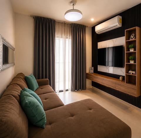 Top performing Airbnb: Modern Apartment 3 min from BBVA stadium, pool, gy in Guadalupe