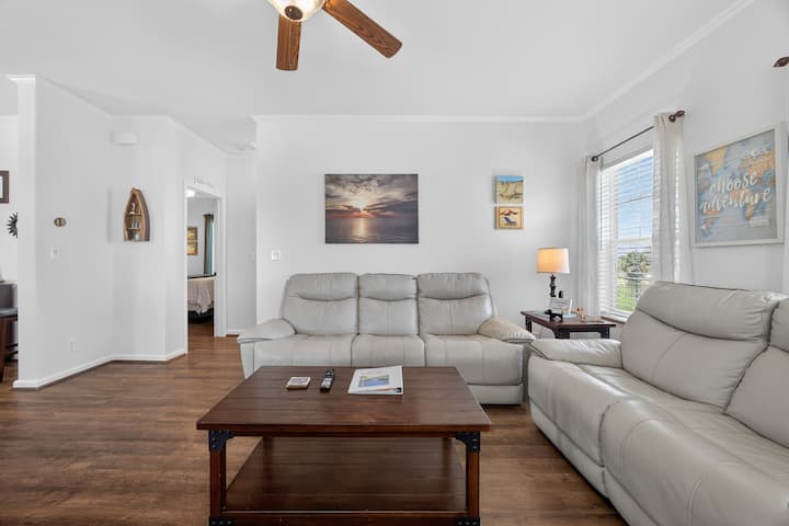 Caribbean Palms: Near Beach~king Bed~fireplace~bbq - クリスタル・ビーチ, TX