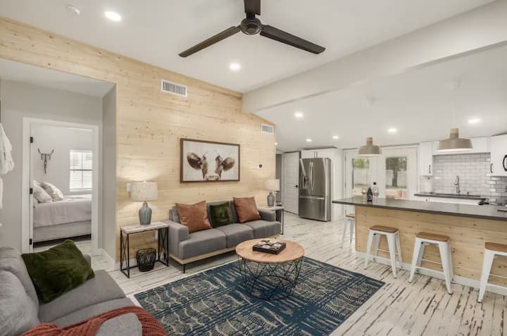 Glendale Home | 5 Minutes To Cardinals Stadium - Glendale, AZ