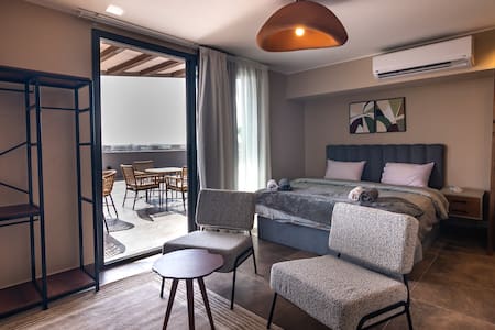 The Suite, Sodic villete.