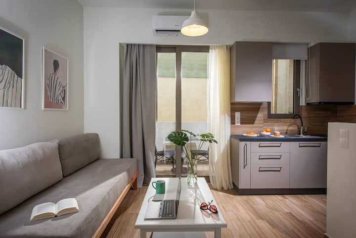 Suite With Balcony & Kitchenette -Enea City Suites - Iraklion