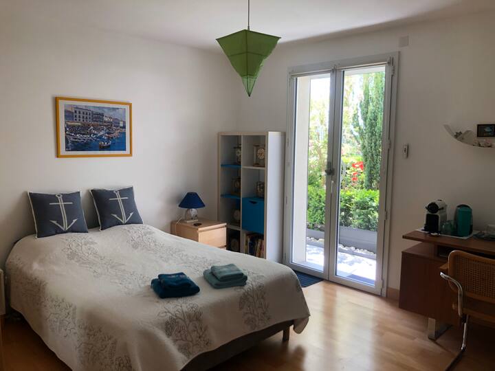 La Villa Victoria Auvergne, Chambre D’hôtes Marine - Cournon-d'Auvergne