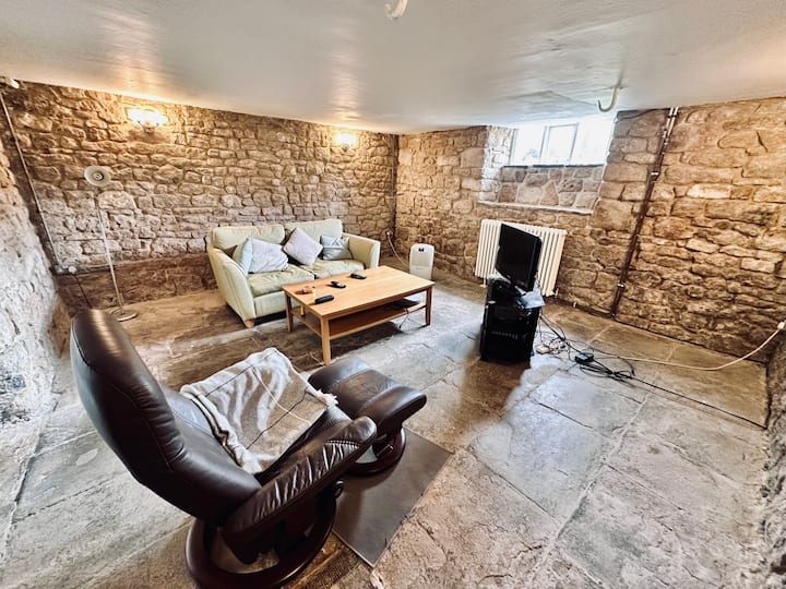 Timeless Farmhouse Retreat With Estuary Views - Chepstow
