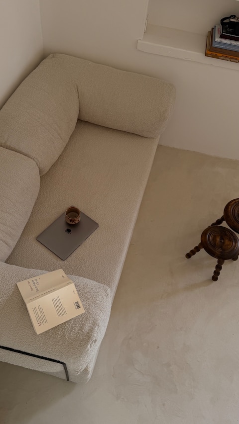 Successful Airbnb property: Bright cocoon and terrace in the heart of La Roquette in Arles