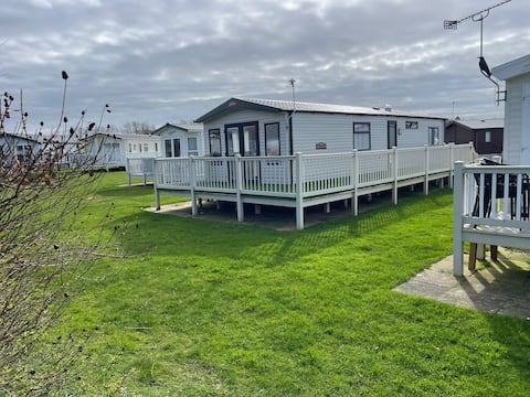 Popular Airbnb listing: Caravan with full decking, Hunstanton ref 23002H in Hunstanton