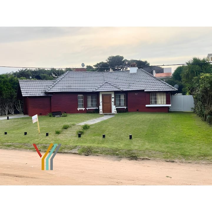 Chalet A 100 M Del Mar Hasta 12 Personas - Pinamar