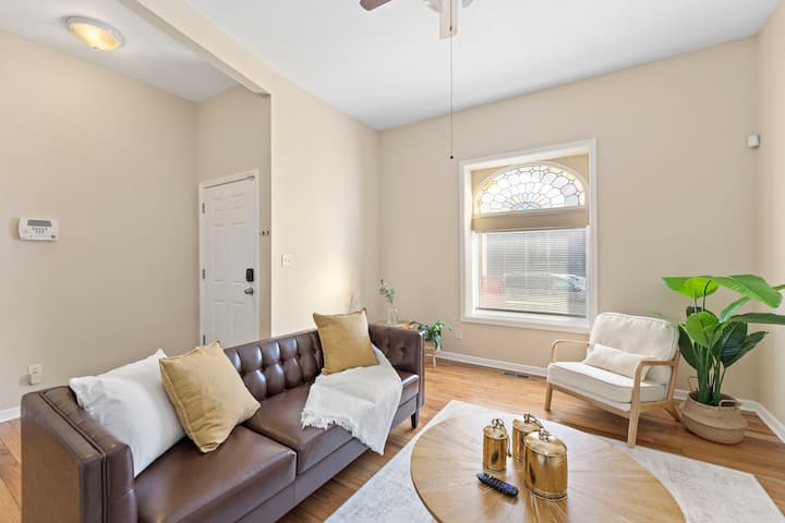 Charming Kc 2br | Downtown Access In-unit Laundry - Kansas City