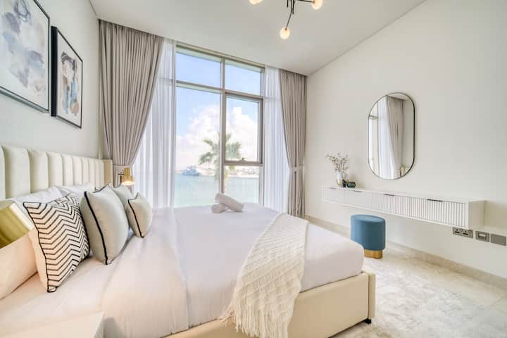 Luxury Sea-view Apartment | Pool, Gym & Balcony - Dubaï