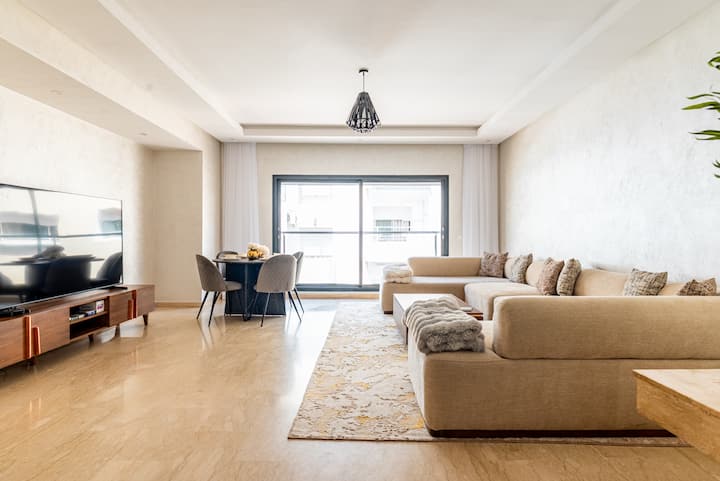 Golden Triangle 3br Designer Condo - Casablanca